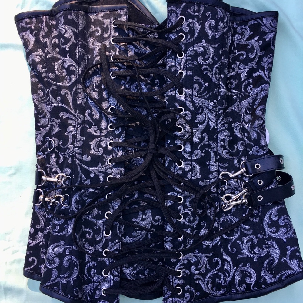 Corset - Picture 5 of 8
